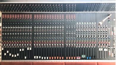 STUDER 963 Mischpult 32/8/4 mit Verkabelung und Steckfeld 